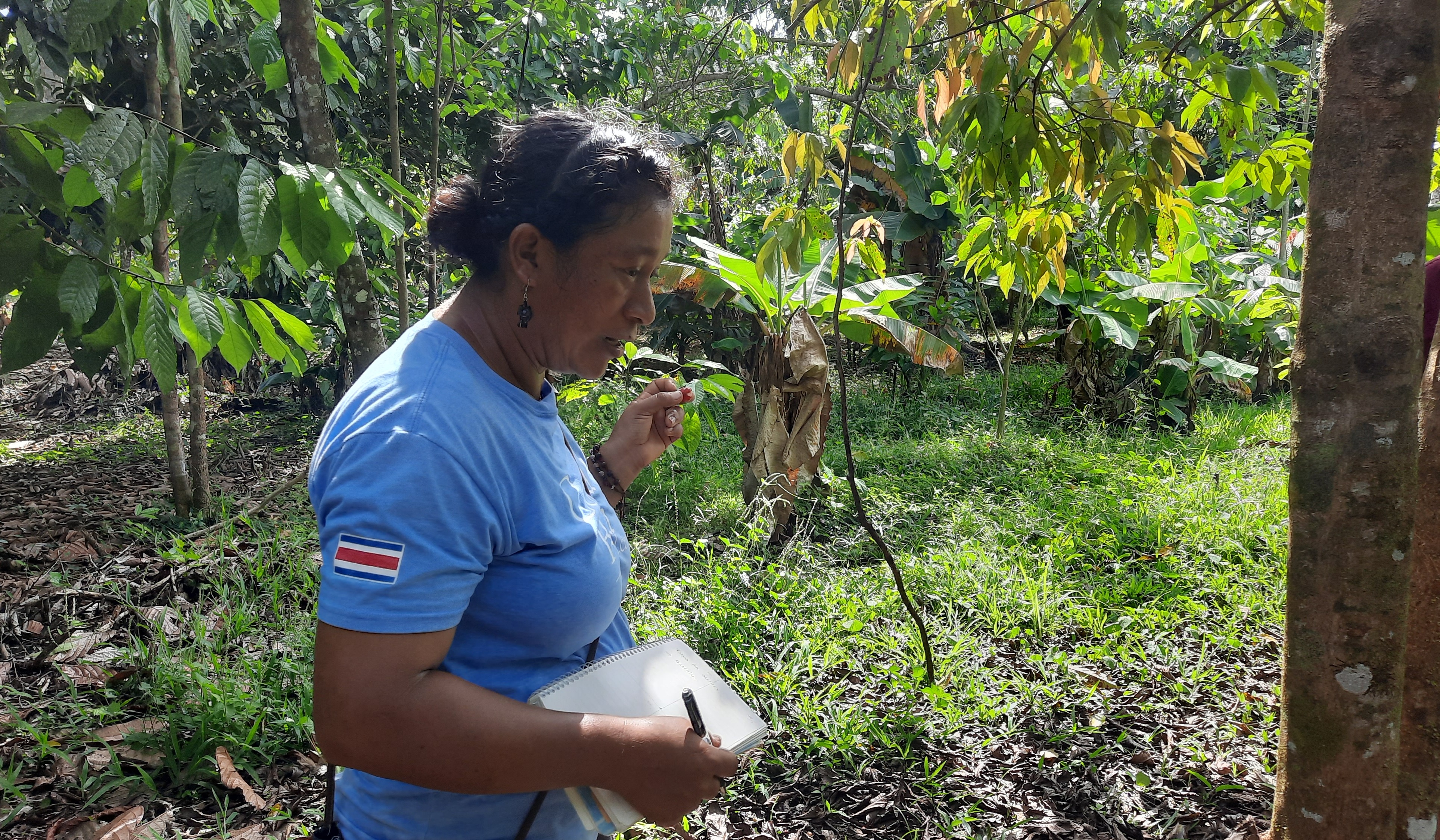 Fulvia taking notes during the field visit at Finca La Aurora