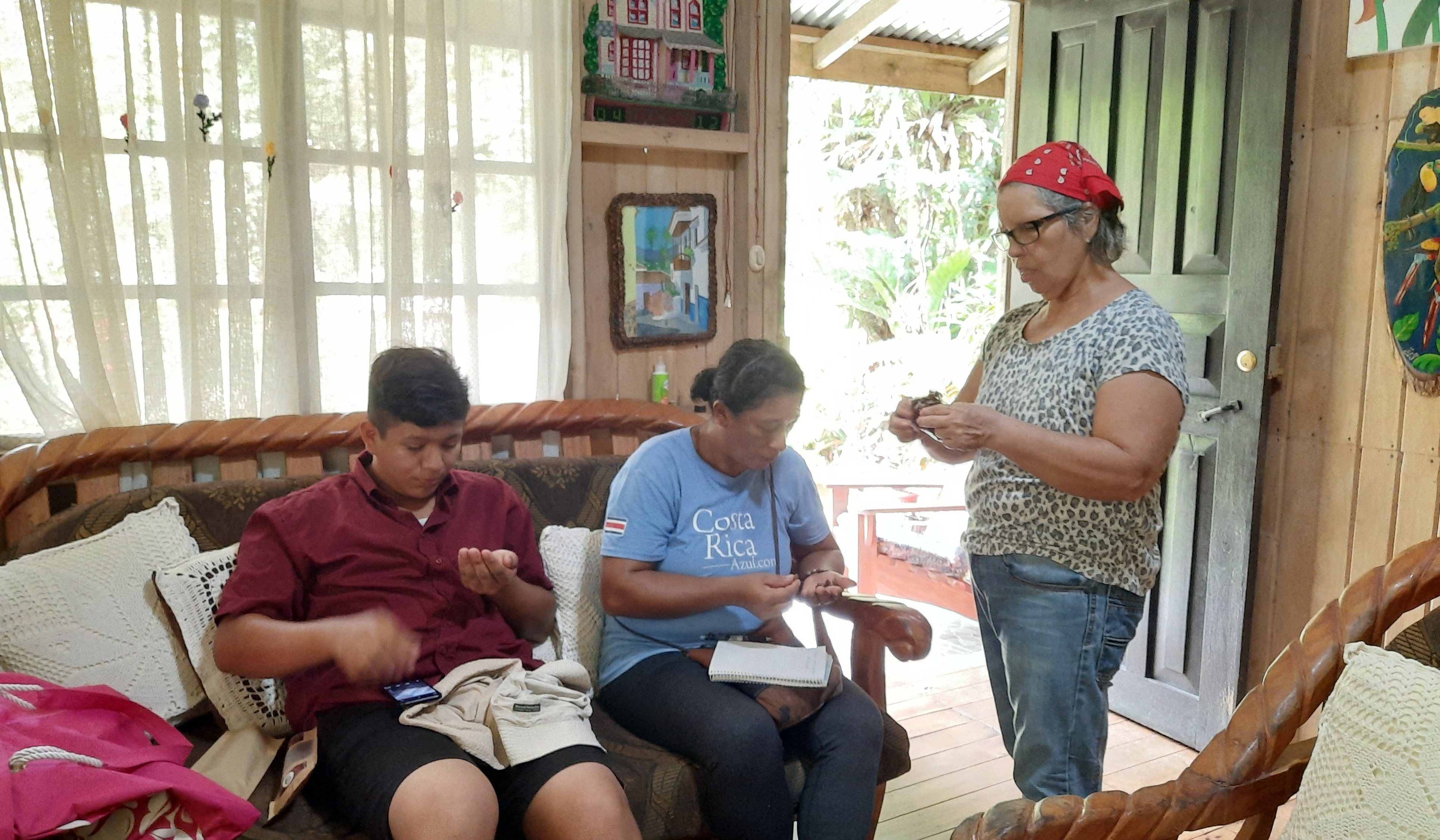 The founder of Finca La Aurora, Marita, explains details in cacao production
